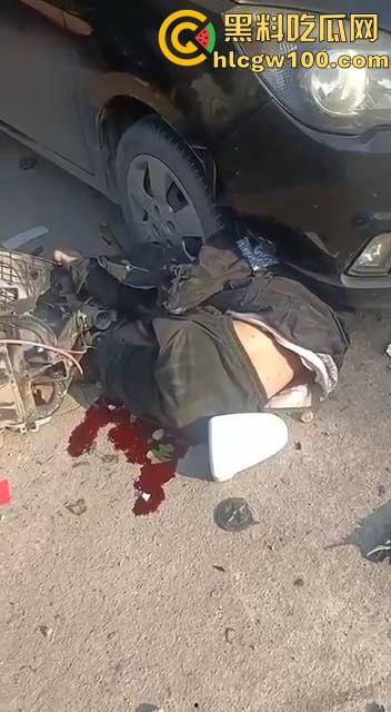 比亚迪秦村路超速强行超车,两名学生当场死亡,老父亲抱着儿子痛苦哀嚎 第7张 比亚迪秦村路超速强行超车,两名学生当场死亡,老父亲抱着儿子痛苦哀嚎 第7张