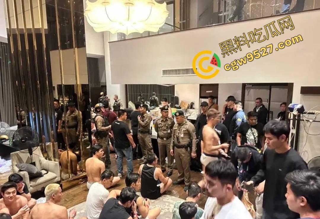 泰国曼谷100多人吸毒淫乱派对现场曝光!大汉赤身露体,互相慰藉,屁眼同时插入两只大屌! 第3张 泰国曼谷100多人吸毒淫乱派对现场曝光!大汉赤身露体,互相慰藉,屁眼同时插入两只大屌! 第3张