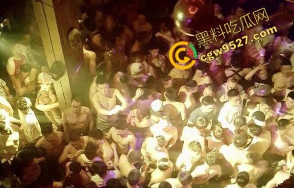 泰国曼谷100多人吸毒淫乱派对现场曝光!大汉赤身露体,互相慰藉,屁眼同时插入两只大屌! 第5张 泰国曼谷100多人吸毒淫乱派对现场曝光!大汉赤身露体,互相慰藉,屁眼同时插入两只大屌! 第5张