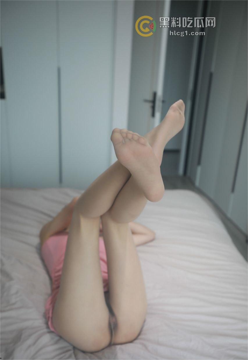 高颜嫩妹似痞幼，土豪定制蜜桃臀粉穴视频流出，性感画面让人狂热  第9张