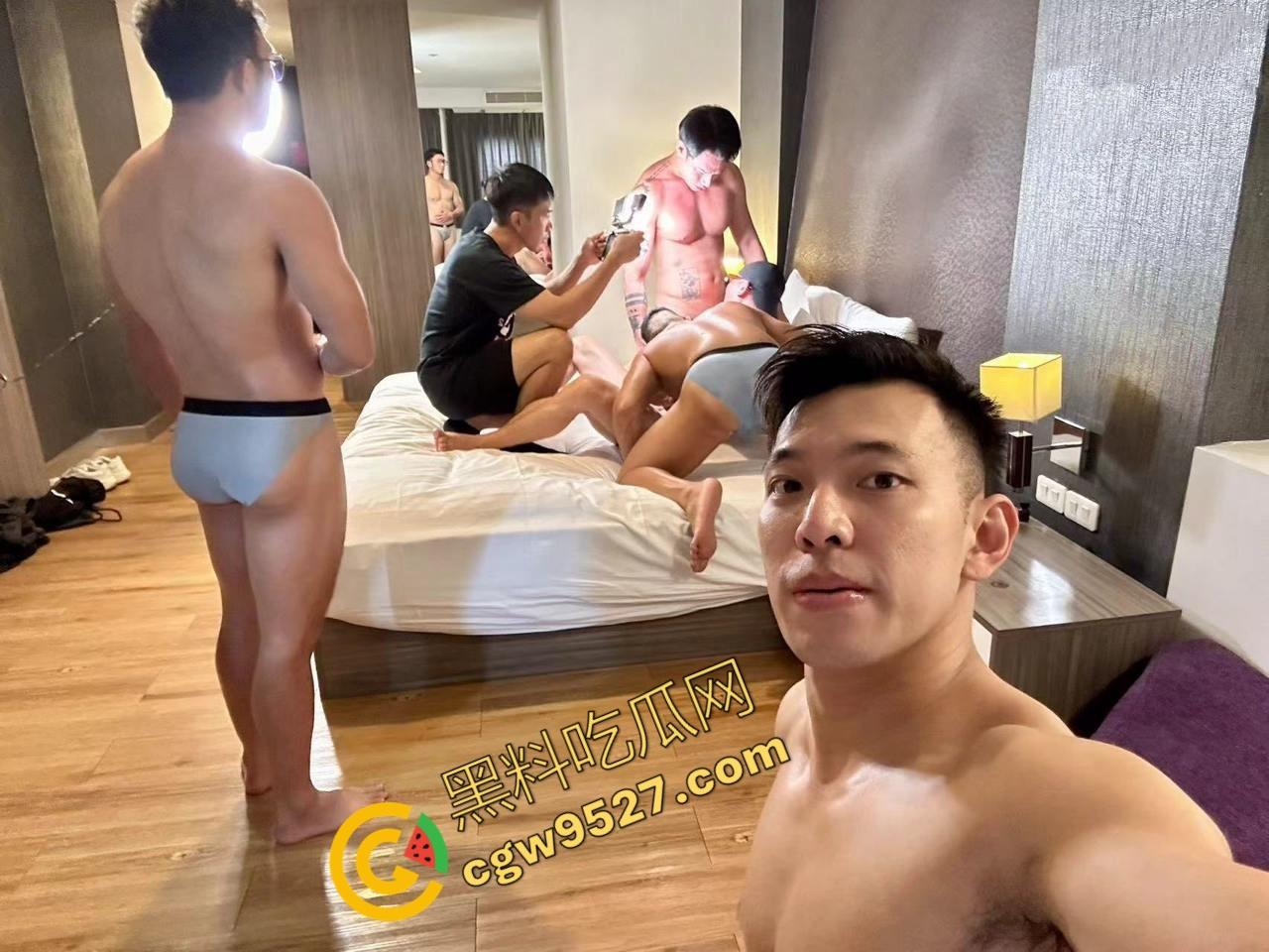 泰国曼谷100多人吸毒淫乱派对现场曝光!大汉赤身露体,互相慰藉,屁眼同时插入两只大屌! 第12张 泰国曼谷100多人吸毒淫乱派对现场曝光!大汉赤身露体,互相慰藉,屁眼同时插入两只大屌! 第12张