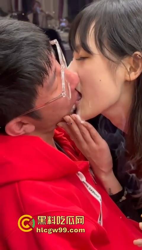 小编推荐!特斯拉车友会变淫趴,女车友们千里送逼,饭桌上就已耐不住主动互舔,海量不雅私拍流出,很有看点。 第3张 小编推荐!特斯拉车友会变淫趴,女车友们千里送逼,饭桌上就已耐不住主动互舔,海量不雅私拍流出,很有看点。 第3张