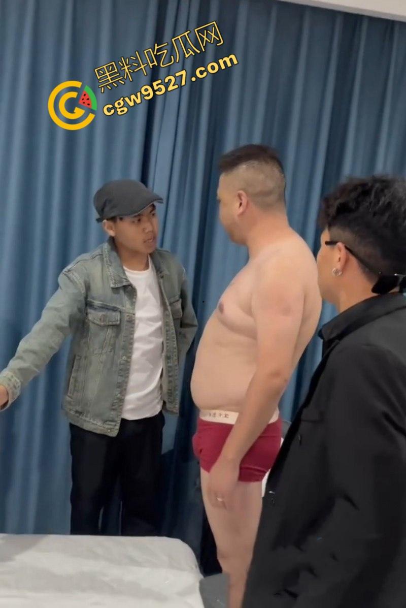 山东硬汉出轨门!老婆出轨被原配捉奸在床,奸夫竟毫无愧色,穿着内裤声称:“纯友谊” 第1张 山东硬汉出轨门!老婆出轨被原配捉奸在床,奸夫竟毫无愧色,穿着内裤声称:“纯友谊” 第1张