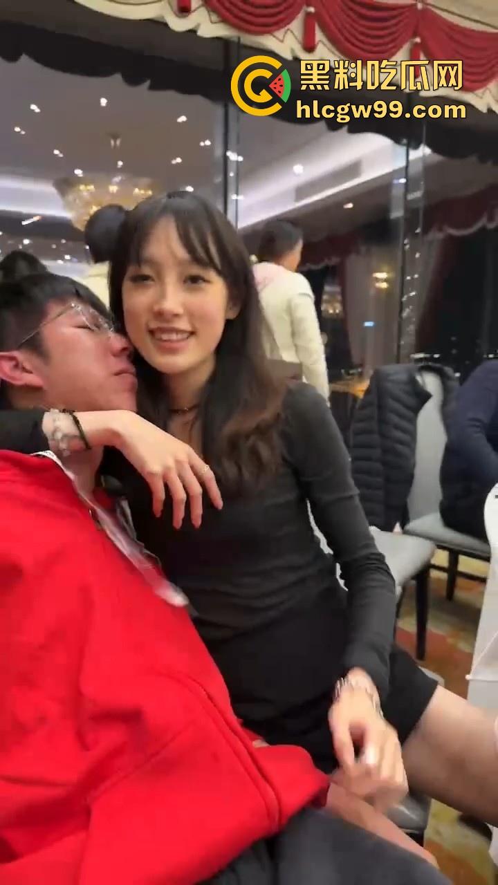 小编推荐!特斯拉车友会变淫趴,女车友们千里送逼,饭桌上就已耐不住主动互舔,海量不雅私拍流出,很有看点。 第5张 小编推荐!特斯拉车友会变淫趴,女车友们千里送逼,饭桌上就已耐不住主动互舔,海量不雅私拍流出,很有看点。 第5张