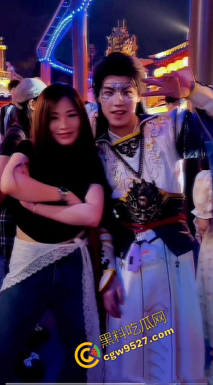 主题乐园NPC「蓝狐狸」婚内出轨榜一大姐!网恋撕逼、不雅视频满天飞,百万粉丝大咖背后的故事 第15张 主题乐园NPC「蓝狐狸」婚内出轨榜一大姐!网恋撕逼、不雅视频满天飞,百万粉丝大咖背后的故事 第15张