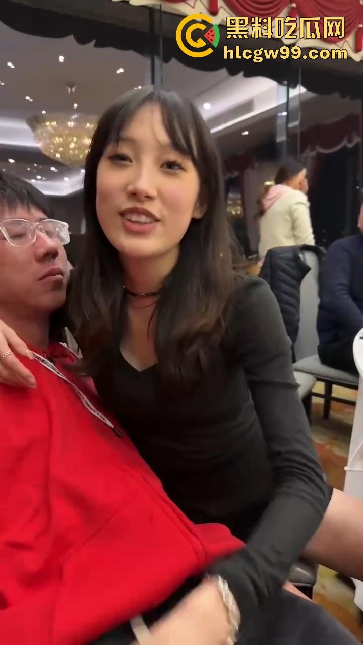 小编推荐!特斯拉车友会变淫趴,女车友们千里送逼,饭桌上就已耐不住主动互舔,海量不雅私拍流出,很有看点。 第6张 小编推荐!特斯拉车友会变淫趴,女车友们千里送逼,饭桌上就已耐不住主动互舔,海量不雅私拍流出,很有看点。 第6张