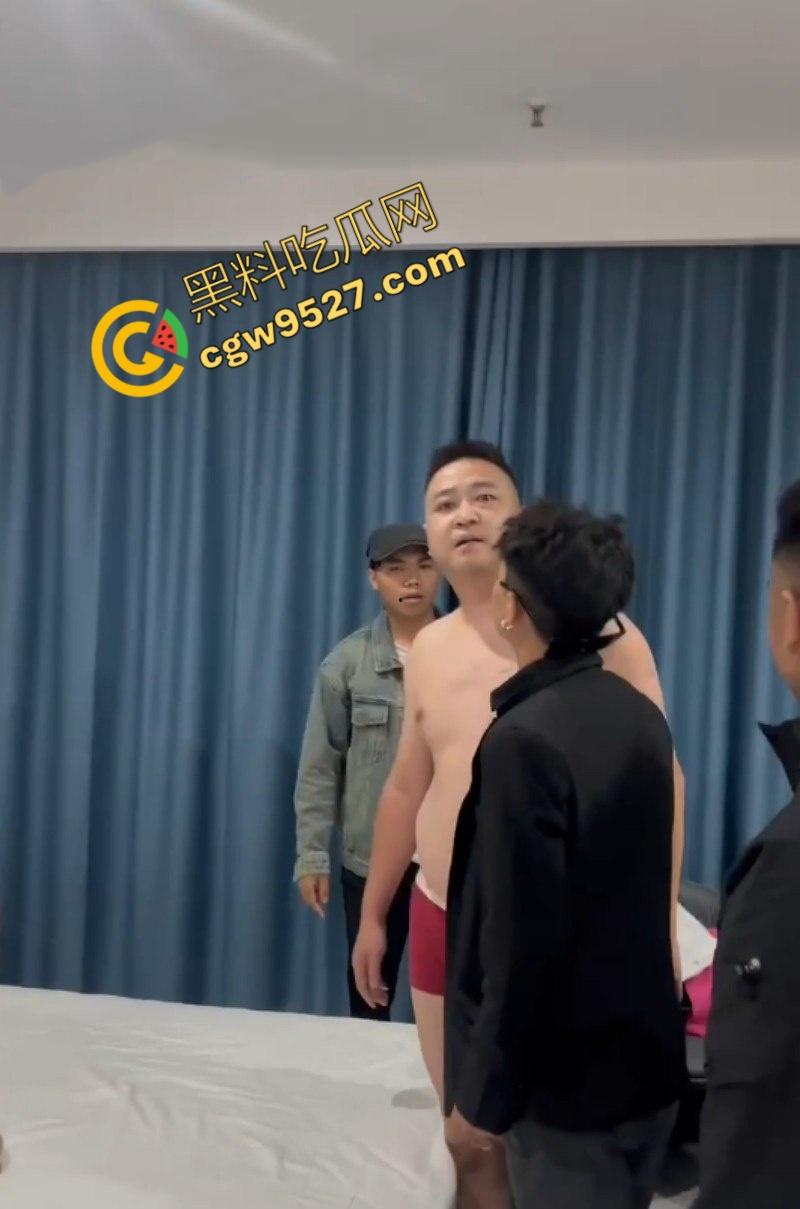 山东硬汉出轨门!老婆出轨被原配捉奸在床,奸夫竟毫无愧色,穿着内裤声称:“纯友谊” 第3张 山东硬汉出轨门!老婆出轨被原配捉奸在床,奸夫竟毫无愧色,穿着内裤声称:“纯友谊” 第3张