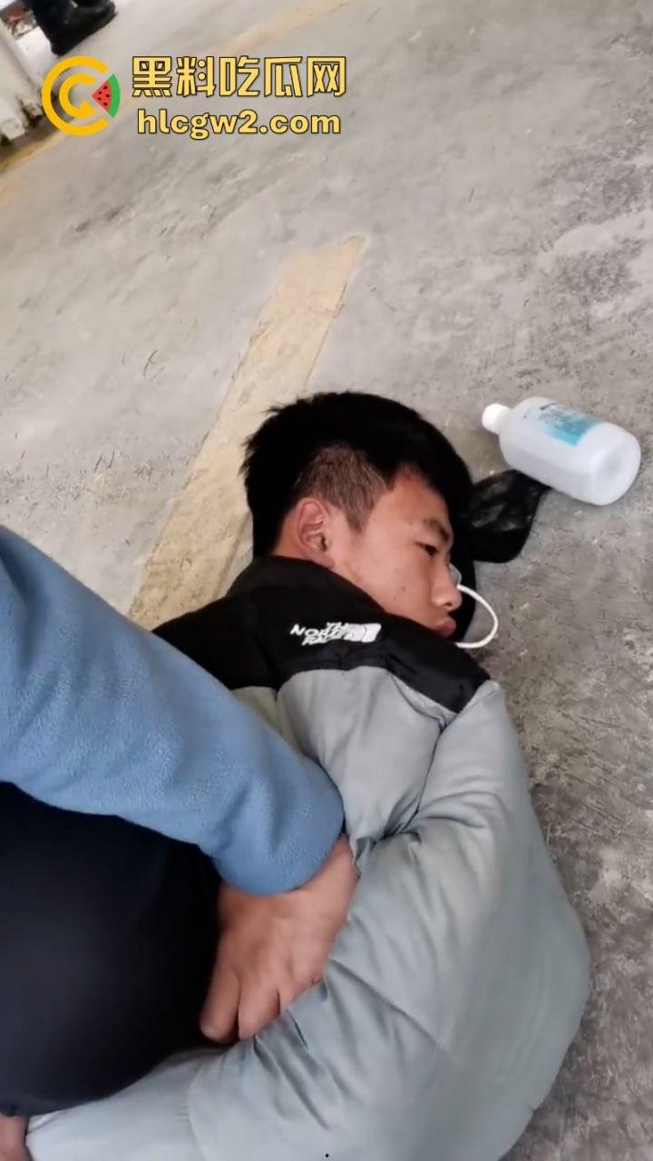 山东淄博小伙偷宝马车被车主发现当街扣押 年纪轻轻就在警局记录在册了 第1张 山东淄博小伙偷宝马车被车主发现当街扣押 年纪轻轻就在警局记录在册了 第1张