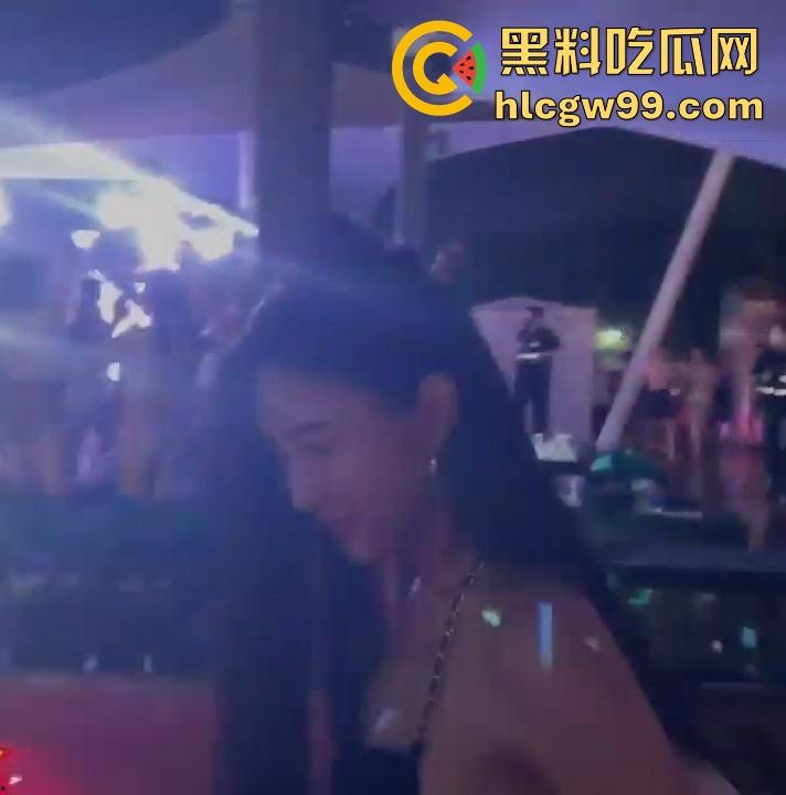 小编推荐!特斯拉车友会变淫趴,女车友们千里送逼,饭桌上就已耐不住主动互舔,海量不雅私拍流出,很有看点。 第8张 小编推荐!特斯拉车友会变淫趴,女车友们千里送逼,饭桌上就已耐不住主动互舔,海量不雅私拍流出,很有看点。 第8张