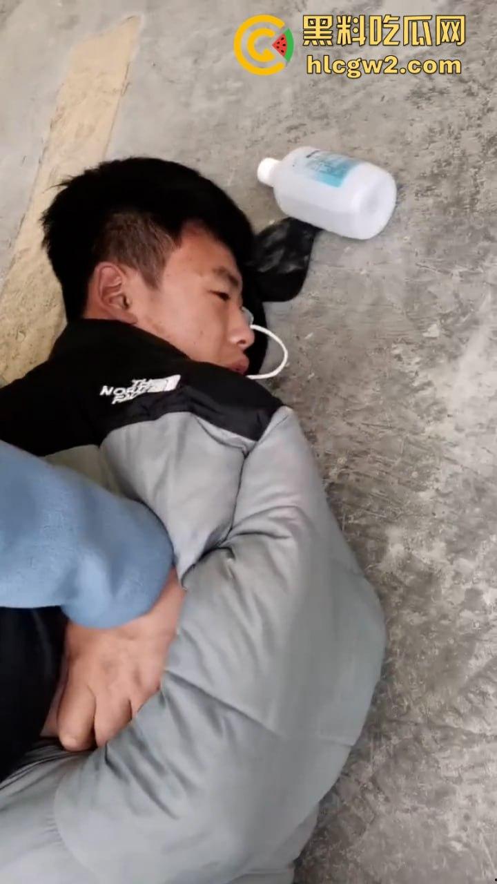 山东淄博小伙偷宝马车被车主发现当街扣押 年纪轻轻就在警局记录在册了 第2张 山东淄博小伙偷宝马车被车主发现当街扣押 年纪轻轻就在警局记录在册了 第2张