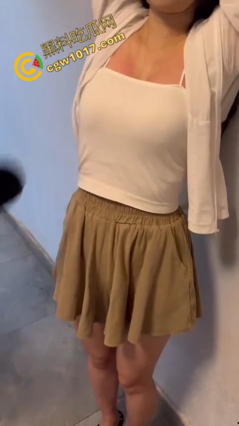 直播惨烈SHOW:网红女主播打奶惩罚!雪白嫩肉遭拖鞋撕心裂肺拍打,嗷嗷直叫悬泪,观众疯狂! 第5张 直播惨烈SHOW:网红女主播打奶惩罚!雪白嫩肉遭拖鞋撕心裂肺拍打,嗷嗷直叫悬泪,观众疯狂! 第5张