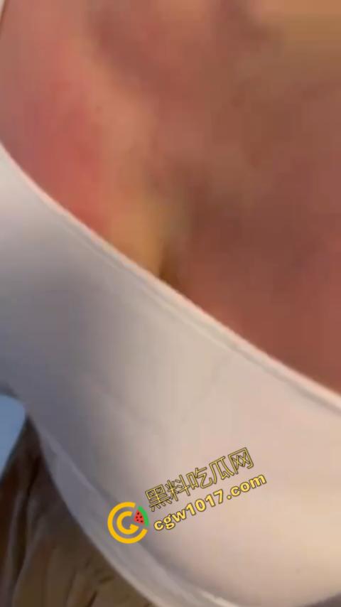 直播惨烈SHOW:网红女主播打奶惩罚!雪白嫩肉遭拖鞋撕心裂肺拍打,嗷嗷直叫悬泪,观众疯狂! 第9张 直播惨烈SHOW:网红女主播打奶惩罚!雪白嫩肉遭拖鞋撕心裂肺拍打,嗷嗷直叫悬泪,观众疯狂! 第9张