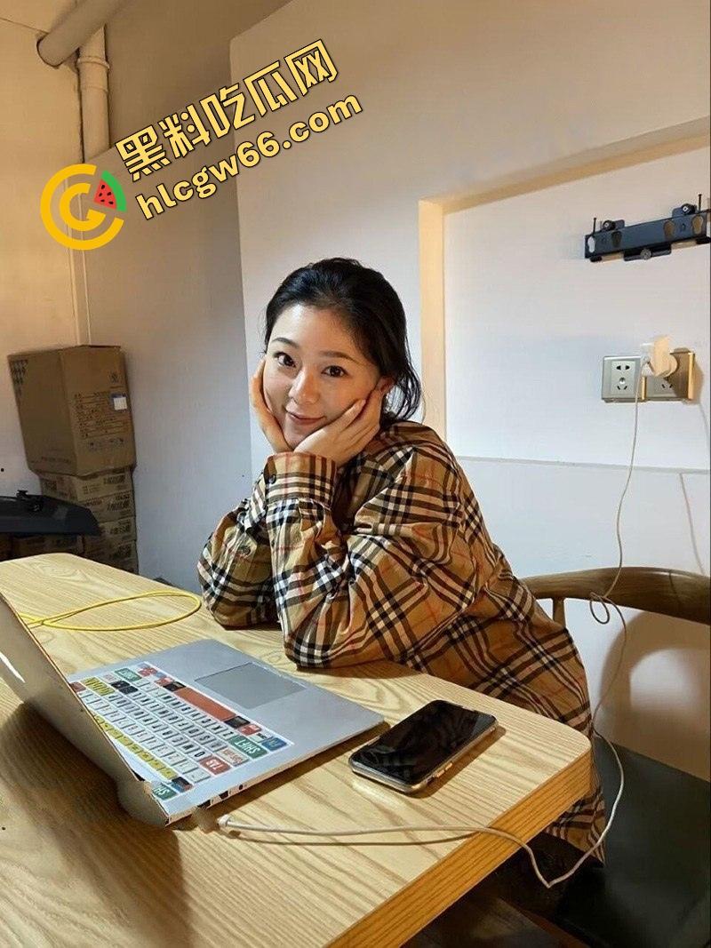 中铁三建领导操翻女设计师【孙啵裴】私下潜规则爆出视频,吃精吃得干净利落,不爱了就闹同归于尽! 第4张 中铁三建领导操翻女设计师【孙啵裴】私下潜规则爆出视频,吃精吃得干净利落,不爱了就闹同归于尽! 第4张