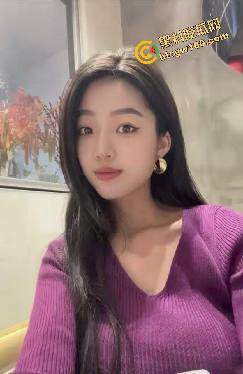 海南海口反差御姐母狗公交车【吴芸】道具抽打轮操骚穴 多人淫乱3P多体位操逼内射灌满淫穴!原创独家流出! 第3张 海南海口反差御姐母狗公交车【吴芸】道具抽打轮操骚穴 多人淫乱3P多体位操逼内射灌满淫穴!原创独家流出! 第3张