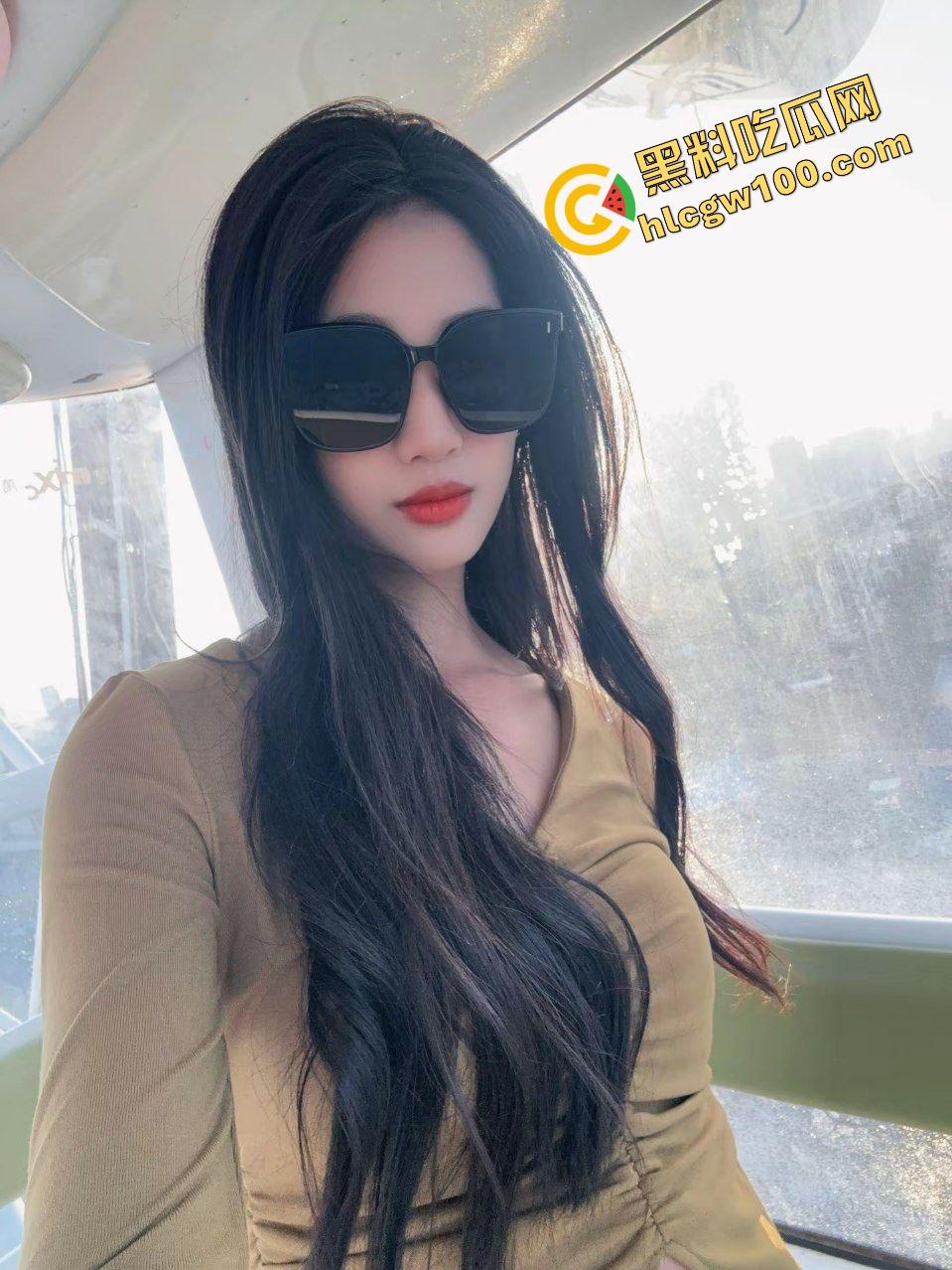 海南海口反差御姐母狗公交车【吴芸】道具抽打轮操骚穴 多人淫乱3P多体位操逼内射灌满淫穴!原创独家流出! 第4张 海南海口反差御姐母狗公交车【吴芸】道具抽打轮操骚穴 多人淫乱3P多体位操逼内射灌满淫穴!原创独家流出! 第4张