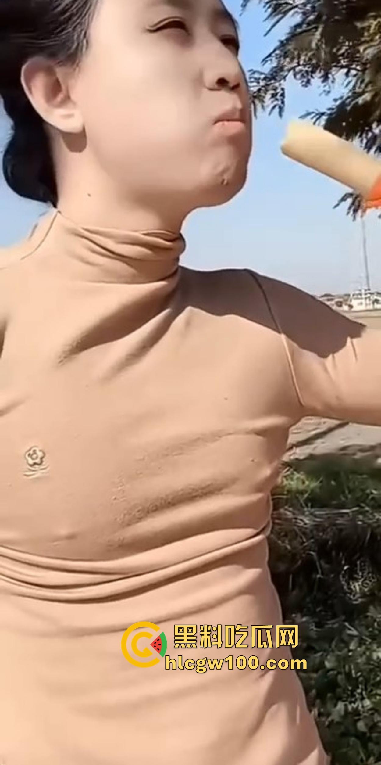 女子精致到炸裂,衣服分4台洗衣机洗,对A机场堪比飞机跑道,脱衣盯了半天没喉结才敢信真是女的! 第2张 女子精致到炸裂,衣服分4台洗衣机洗,对A机场堪比飞机跑道,脱衣盯了半天没喉结才敢信真是女的! 第2张