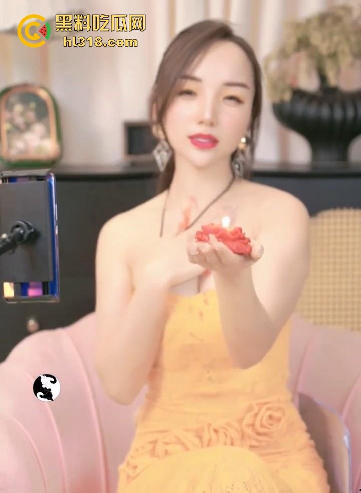 黑料性爱课堂又来啦！性爱导师超长直播讲解，异地恋震动球与滴蜡玩法，各位尝试的时候别买错蜡烛噢！  第5张