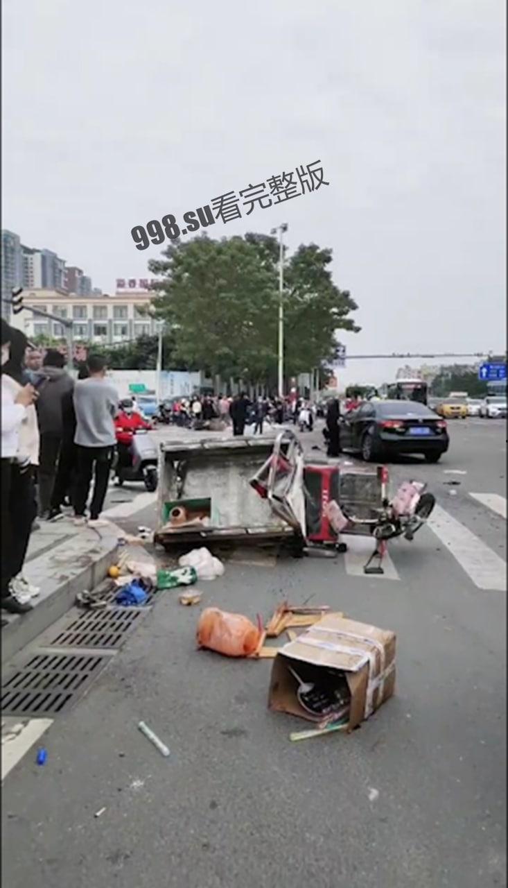 又见马路女杀手！监控拍下可怕一幕  第1张