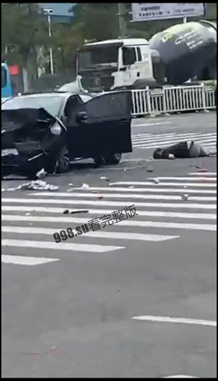 又见马路女杀手！监控拍下可怕一幕  第2张