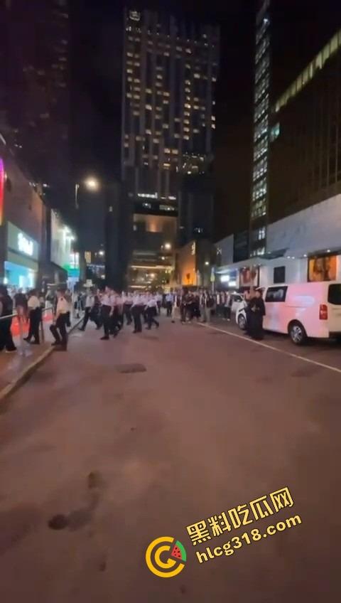 大富豪夜总会回魂复活,苍井空剪彩首日就被扫黄,港男一句话火出圈,童年女神变同场公关? 第11张 大富豪夜总会回魂复活,苍井空剪彩首日就被扫黄,港男一句话火出圈,童年女神变同场公关? 第11张