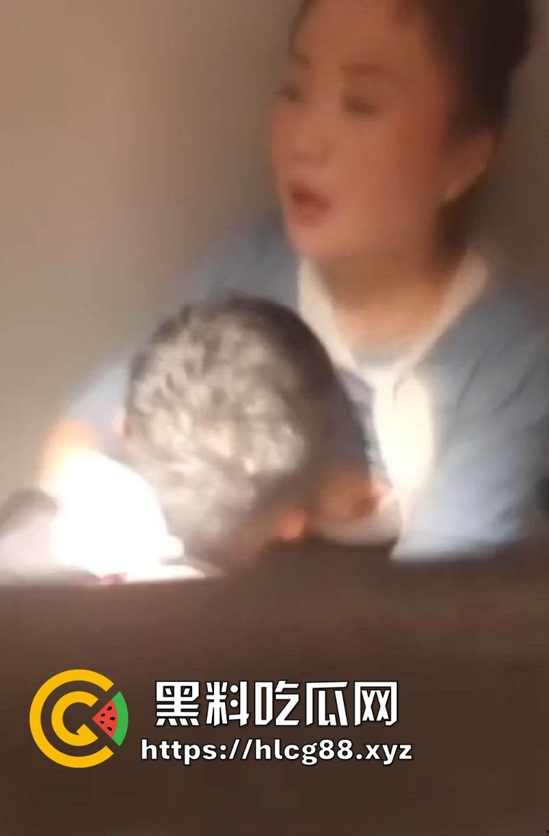 河南郑州万达广场柜姐,不雅视频流出,和男友厕所激情爱抚,对着巨乳一顿猛啃,爽的欲仙欲死! 第5张 河南郑州万达广场柜姐,不雅视频流出,和男友厕所激情爱抚,对着巨乳一顿猛啃,爽的欲仙欲死! 第5张