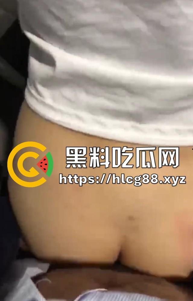 河南郑州万达广场柜姐,不雅视频流出,和男友厕所激情爱抚,对着巨乳一顿猛啃,爽的欲仙欲死! 第6张 河南郑州万达广场柜姐,不雅视频流出,和男友厕所激情爱抚,对着巨乳一顿猛啃,爽的欲仙欲死! 第6张