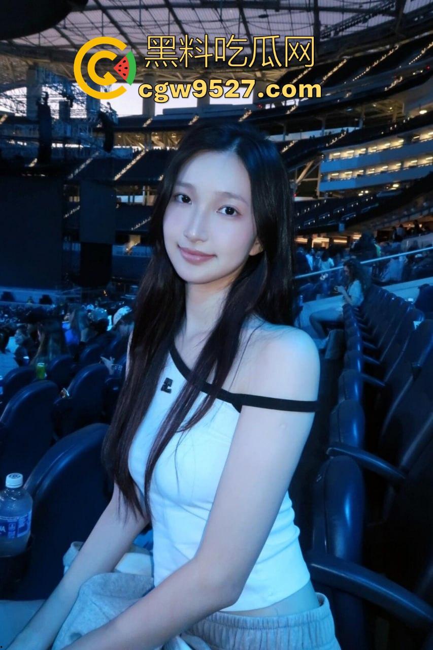 感谢时代少年团上海演唱会!一张门票换一顿操,追星女神终于被我无套后入,原来追星的女孩这么容易拿下! 第2张 感谢时代少年团上海演唱会!一张门票换一顿操,追星女神终于被我无套后入,原来追星的女孩这么容易拿下! 第2张