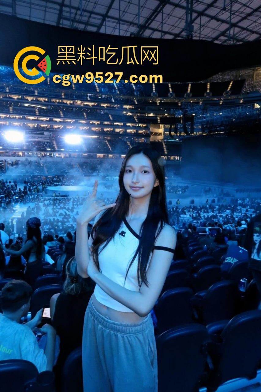 感谢时代少年团上海演唱会!一张门票换一顿操,追星女神终于被我无套后入,原来追星的女孩这么容易拿下! 第4张 感谢时代少年团上海演唱会!一张门票换一顿操,追星女神终于被我无套后入,原来追星的女孩这么容易拿下! 第4张