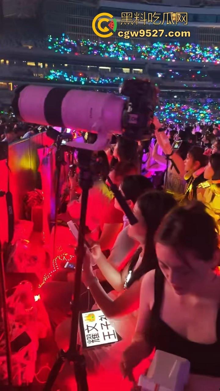 感谢时代少年团上海演唱会!一张门票换一顿操,追星女神终于被我无套后入,原来追星的女孩这么容易拿下! 第6张 感谢时代少年团上海演唱会!一张门票换一顿操,追星女神终于被我无套后入,原来追星的女孩这么容易拿下! 第6张