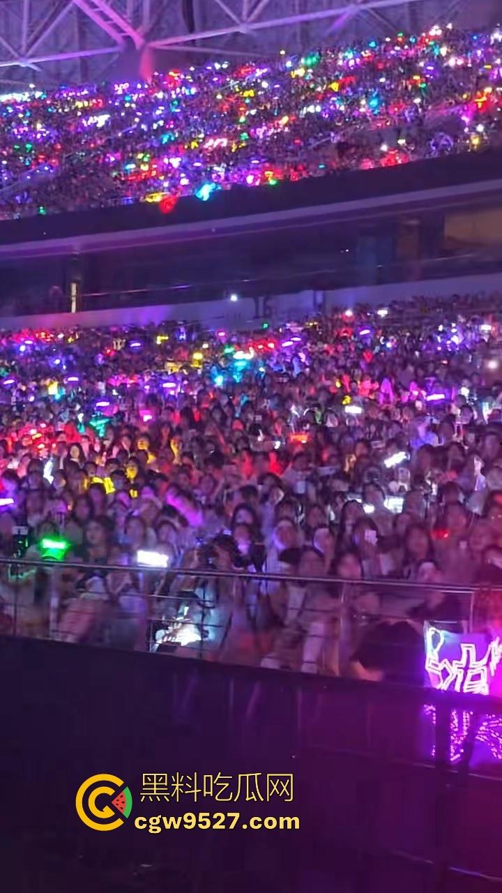 感谢时代少年团上海演唱会!一张门票换一顿操,追星女神终于被我无套后入,原来追星的女孩这么容易拿下! 第7张 感谢时代少年团上海演唱会!一张门票换一顿操,追星女神终于被我无套后入,原来追星的女孩这么容易拿下! 第7张