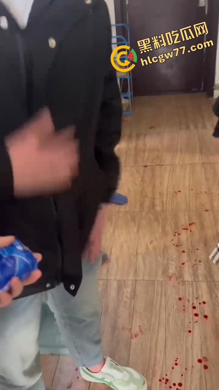 抖音婊【王幼宁】带精神姐妹团持刀狂殴女同学,边打边笑像疯狗,青楼绿茶本性曝光! 第9张 抖音婊【王幼宁】带精神姐妹团持刀狂殴女同学,边打边笑像疯狗,青楼绿茶本性曝光! 第9张