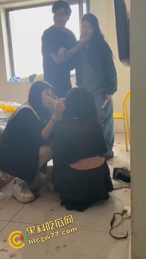 抖音婊【王幼宁】带精神姐妹团持刀狂殴女同学,边打边笑像疯狗,青楼绿茶本性曝光! 第16张 抖音婊【王幼宁】带精神姐妹团持刀狂殴女同学,边打边笑像疯狗,青楼绿茶本性曝光! 第16张