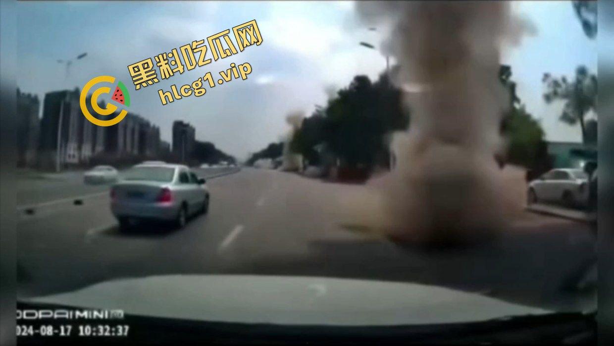 辽宁鞍山 一段公路突发爆炸!井盖崩飞 堪比战场 不知道的还以为打过来了! 第6张 辽宁鞍山 一段公路突发爆炸!井盖崩飞 堪比战场 不知道的还以为打过来了! 第6张