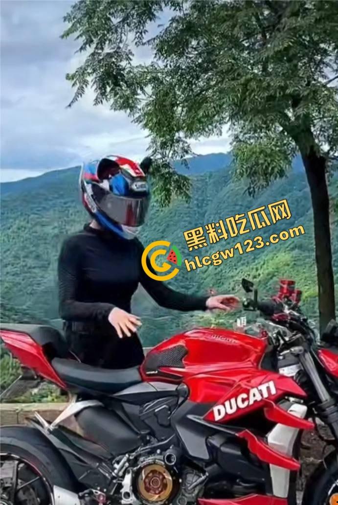 【小猪猪】骑出最后一程,益阳女骑士飞出数米,当场噶了她不飙了,我们也不敢看了! 第6张 【小猪猪】骑出最后一程,益阳女骑士飞出数米,当场噶了她不飙了,我们也不敢看了! 第6张