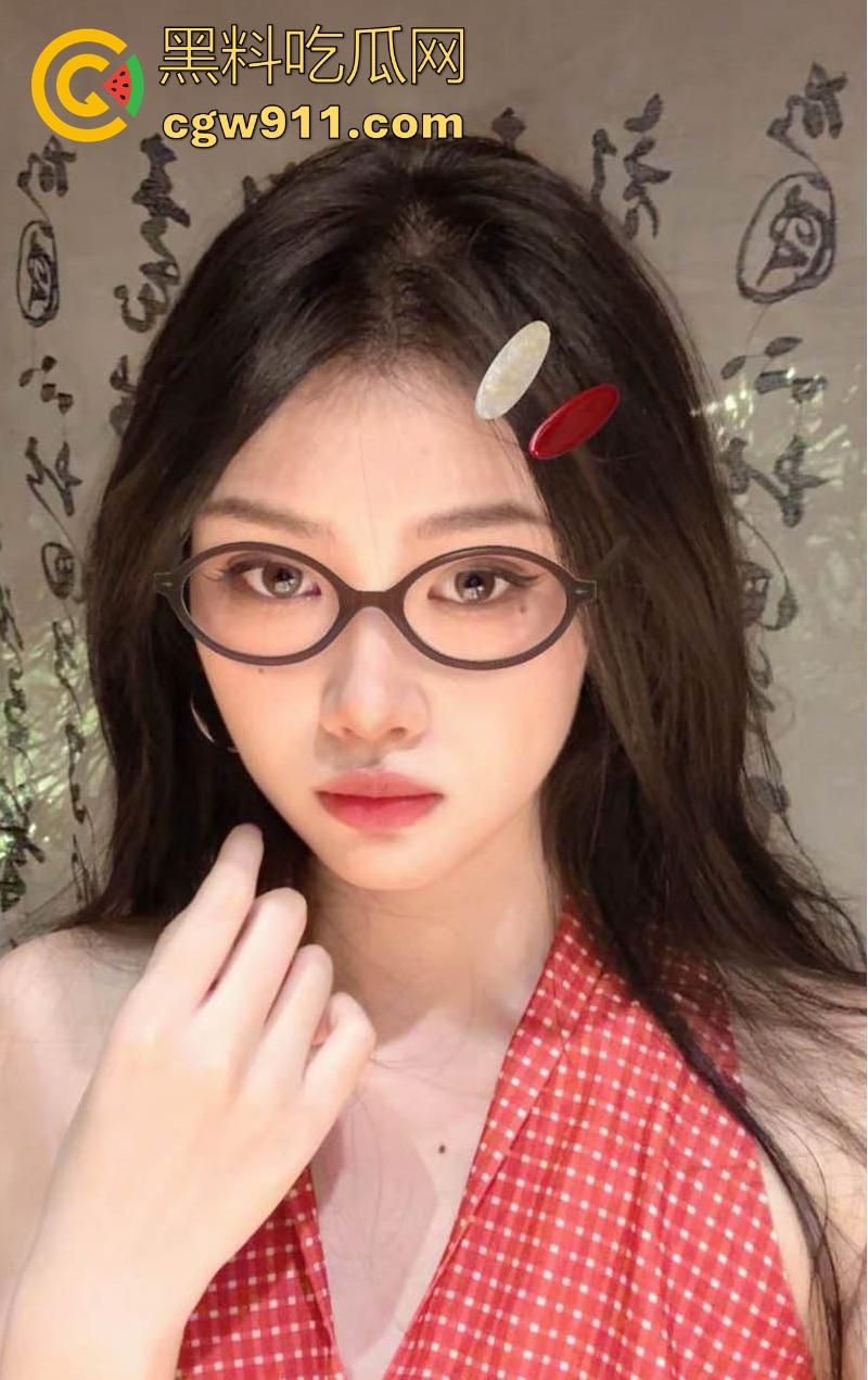 成都商学院极品学姐【吴依】下海园公交车, 赤裸跪姿吞吐肉棒,出租屋内接客多姿势性爱,呻吟不断极致淫骚! 第2张 成都商学院极品学姐【吴依】下海园公交车, 赤裸跪姿吞吐肉棒,出租屋内接客多姿势性爱,呻吟不断极致淫骚! 第2张