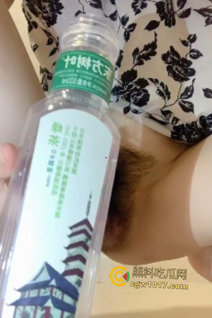 经过人体过滤的东方树叶你喝不喝?生物老师【闵儿】出品饮料,瑜伽裤裹黑丝,翘臀用假阴茎打B! 第1张 经过人体过滤的东方树叶你喝不喝?生物老师【闵儿】出品饮料,瑜伽裤裹黑丝,翘臀用假阴茎打B! 第1张