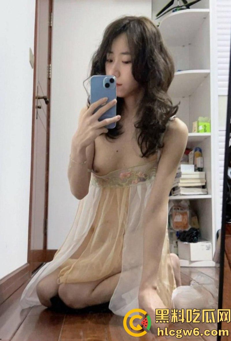 重庆长江师范学院舞蹈生【曹雪灵】自拍发骚视频被男友曝光!酒店镜前展示苗条身材和完美马甲线! 第5张 重庆长江师范学院舞蹈生【曹雪灵】自拍发骚视频被男友曝光!酒店镜前展示苗条身材和完美马甲线! 第5张