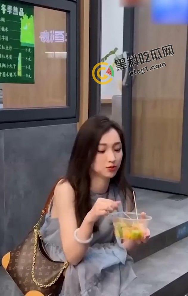 京爷豪掷30万买小米SU7 只为操极品长腿辣妹人妻女销售 无套内射视频曝光! 第1张 京爷豪掷30万买小米SU7 只为操极品长腿辣妹人妻女销售 无套内射视频曝光! 第1张