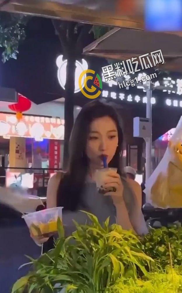 京爷豪掷30万买小米SU7 只为操极品长腿辣妹人妻女销售 无套内射视频曝光! 第3张 京爷豪掷30万买小米SU7 只为操极品长腿辣妹人妻女销售 无套内射视频曝光! 第3张