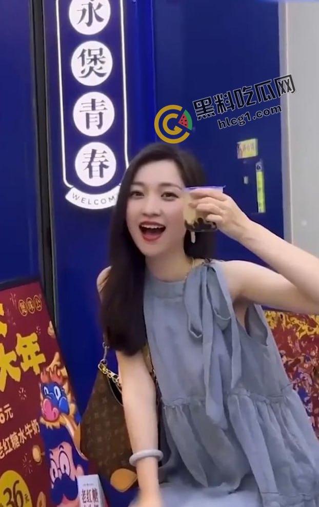 京爷豪掷30万买小米SU7 只为操极品长腿辣妹人妻女销售 无套内射视频曝光! 第4张 京爷豪掷30万买小米SU7 只为操极品长腿辣妹人妻女销售 无套内射视频曝光! 第4张