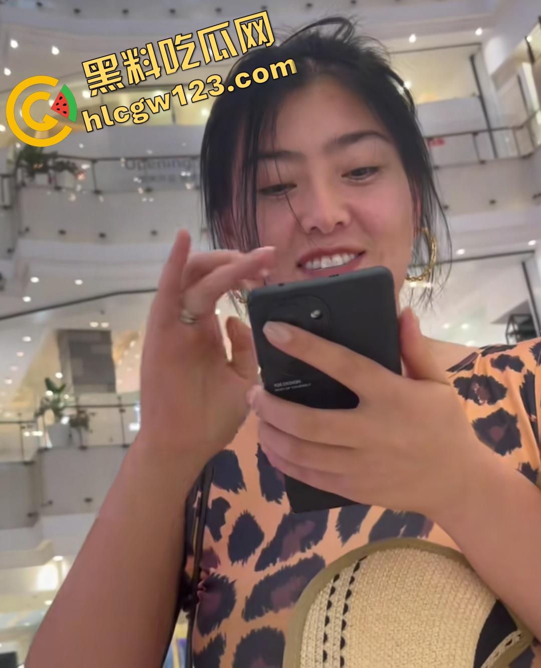 海角社区39岁大屁股妈妈乱伦!红内裤肥臀勾魂被儿子猛操,扬言要给儿子生儿子! 第1张 海角社区39岁大屁股妈妈乱伦!红内裤肥臀勾魂被儿子猛操,扬言要给儿子生儿子! 第1张