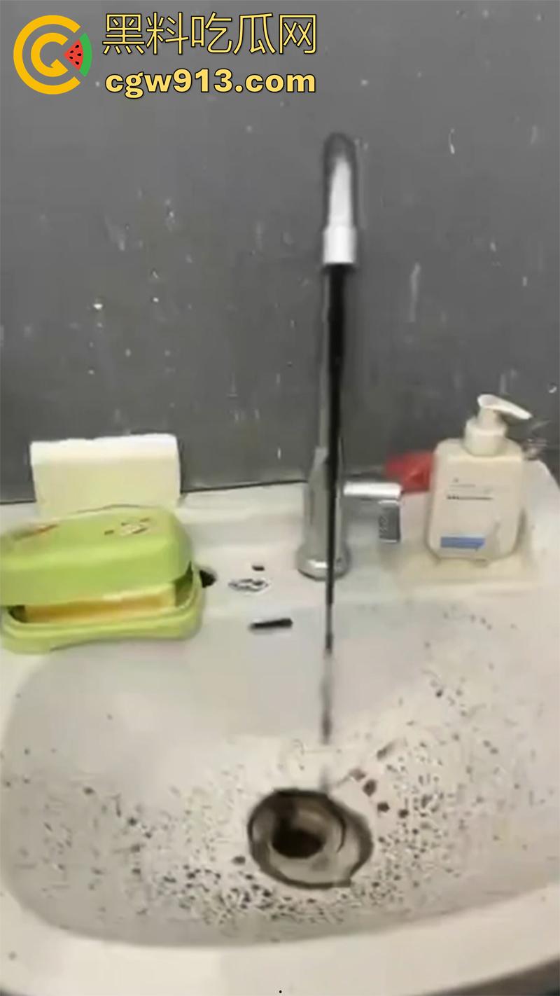 沈阳师范大学集体中毒？竟是感染诺如病毒，是有人投毒还是水箱太脏？中毒学生和老师已经全被抬走！  第9张