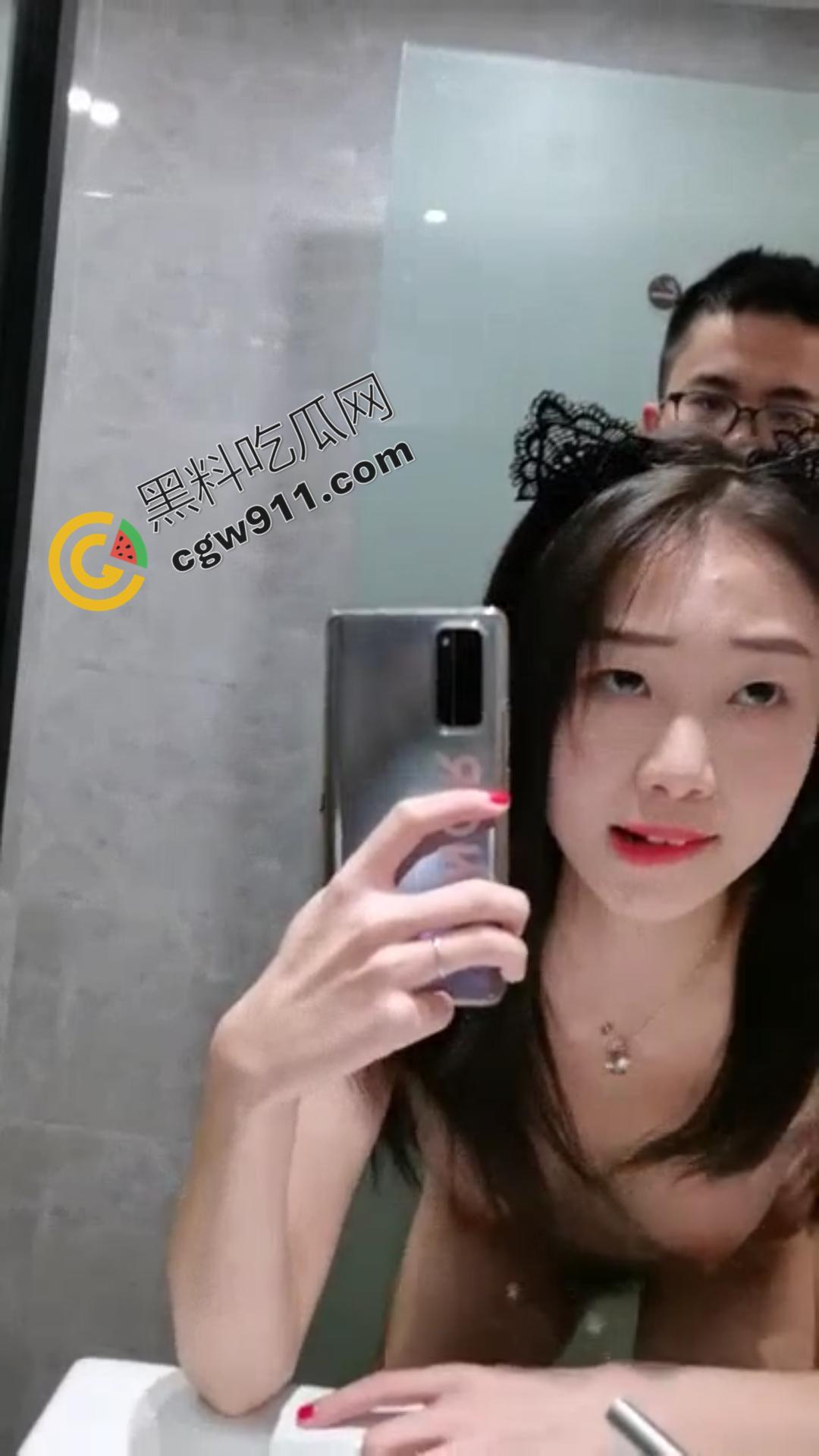 河南抖音博主【户晨风】酒店厕所大战女粉丝视频流出!白皙肌肤美乳乱颤,疯传全网激起狂潮! 第6张 河南抖音博主【户晨风】酒店厕所大战女粉丝视频流出!白皙肌肤美乳乱颤,疯传全网激起狂潮! 第6张