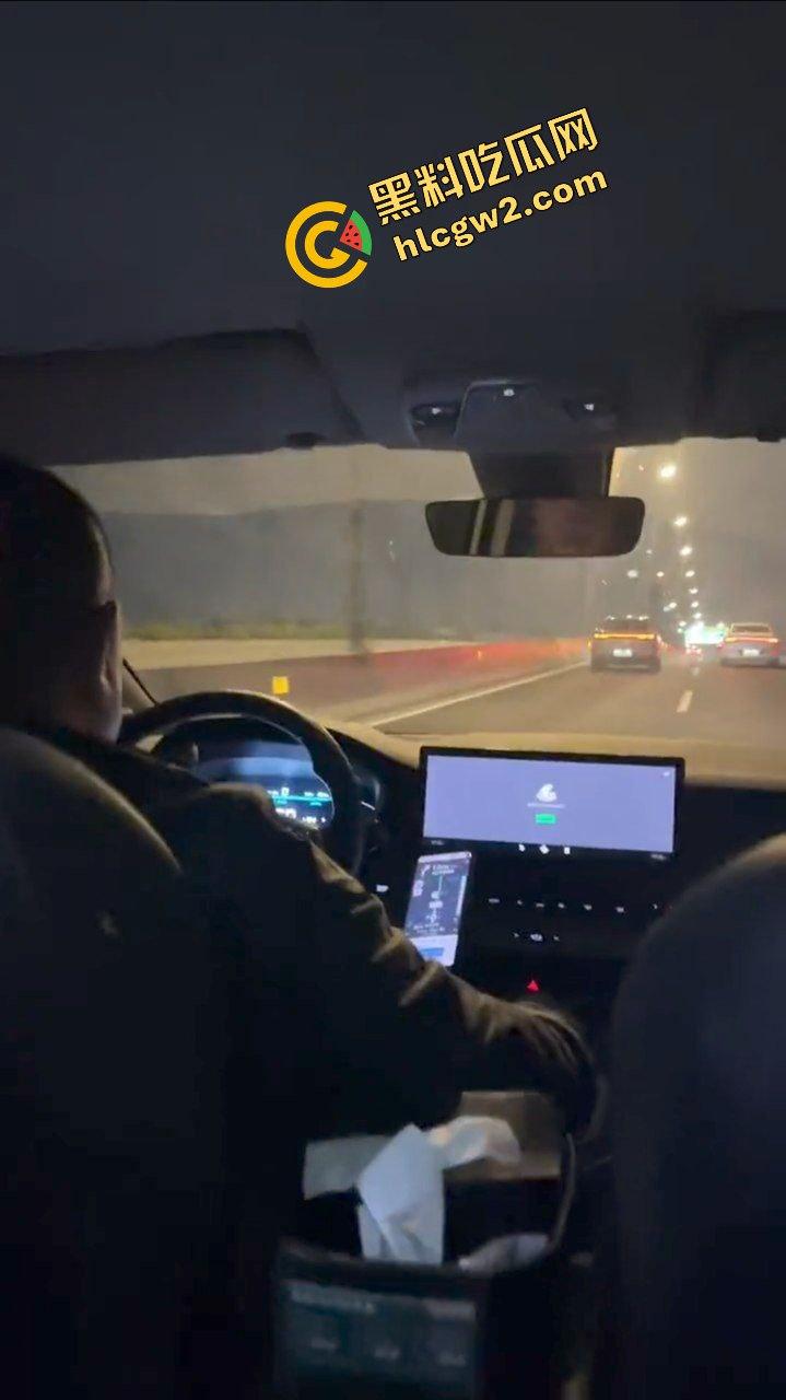 重庆清纯眼镜妹反差骚婊『孟嘉艺』滴滴司机面前露出调教!出租车变淫乱现场!独家流出! 第2张 重庆清纯眼镜妹反差骚婊『孟嘉艺』滴滴司机面前露出调教!出租车变淫乱现场!独家流出! 第2张