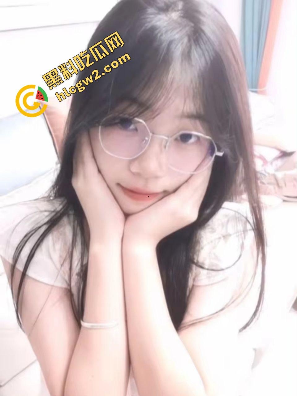 重庆清纯眼镜妹反差骚婊『孟嘉艺』滴滴司机面前露出调教!出租车变淫乱现场!独家流出! 第5张 重庆清纯眼镜妹反差骚婊『孟嘉艺』滴滴司机面前露出调教!出租车变淫乱现场!独家流出! 第5张