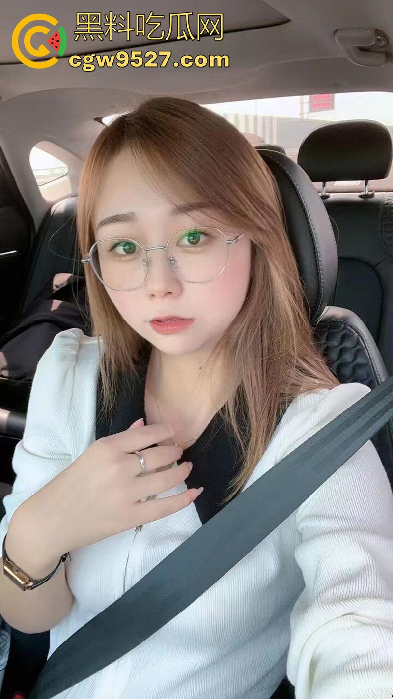 苏州母狗人妻【筱雨】，极品身材眼镜反差婊，背着老公到处约炮偷吃，打炮不雅视频曝光！  第1张