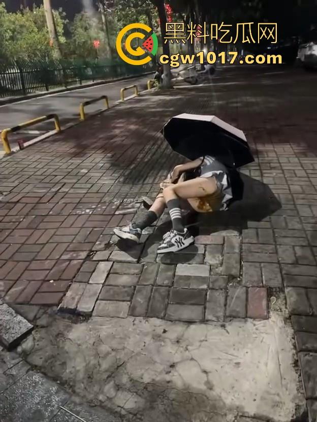 清纯小仙酒后失态没憋住拉一车屎！你这酒也喝不过屎也憋不住是真的才，醒来后怕是要找个洞钻进去囖！  第12张