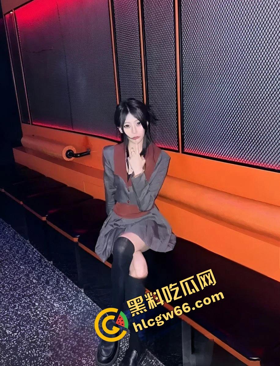 东岭工业学院公交女神『林梦瑶』爆炸流出，穿校服口爆学弟，小穴白虎嫩穴湿得老司机都心动！  第3张