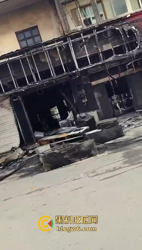 安徽铜陵枞阳横埠快递站突发火灾里面物品全部烧光,老板一夜回到解放前！  第5张