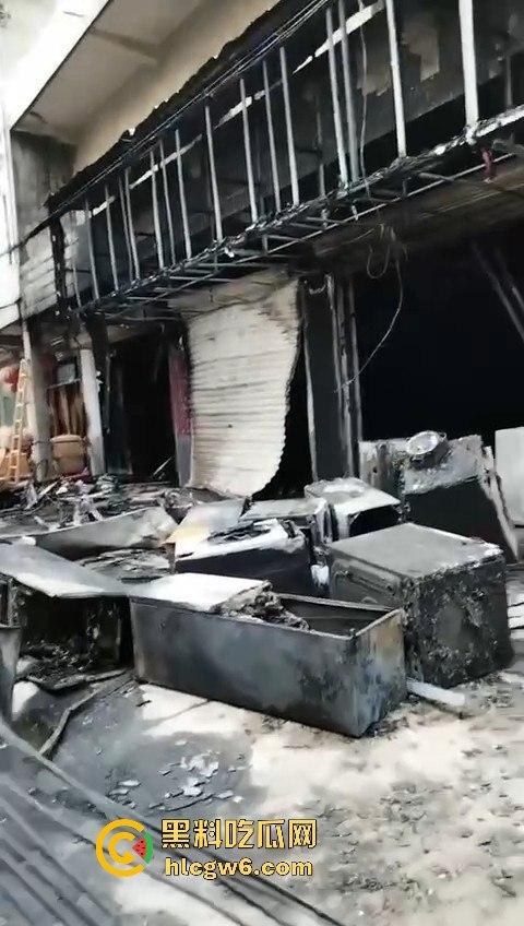 安徽铜陵枞阳横埠快递站突发火灾里面物品全部烧光,老板一夜回到解放前！  第6张